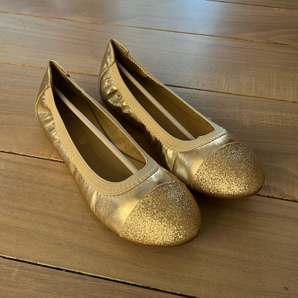 Two tone gold glitter ballerina flat shoes. Brand new in box.
